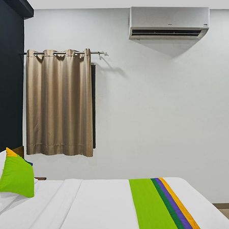 Treebo Wow, Surat Station Otel Dış mekan fotoğraf