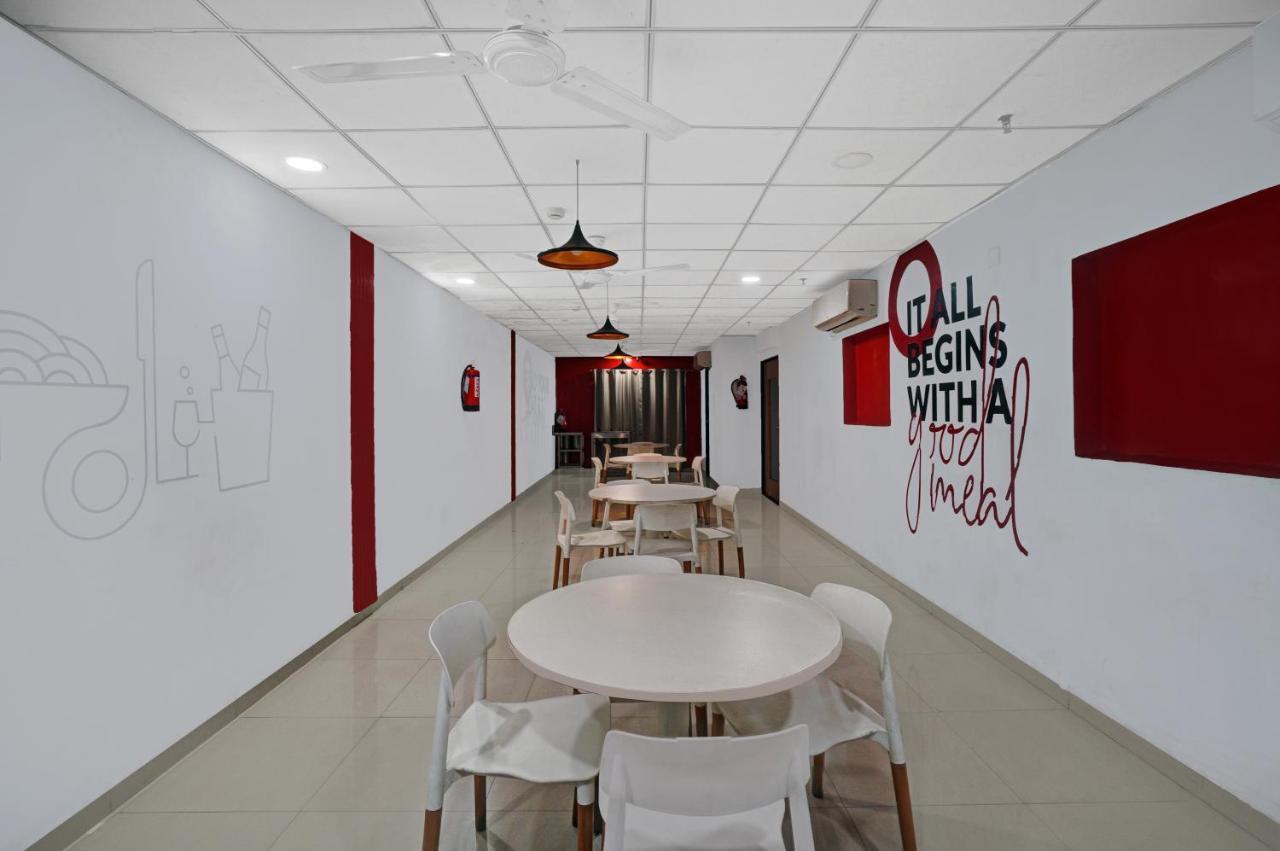 Treebo Wow, Surat Station Otel Dış mekan fotoğraf
