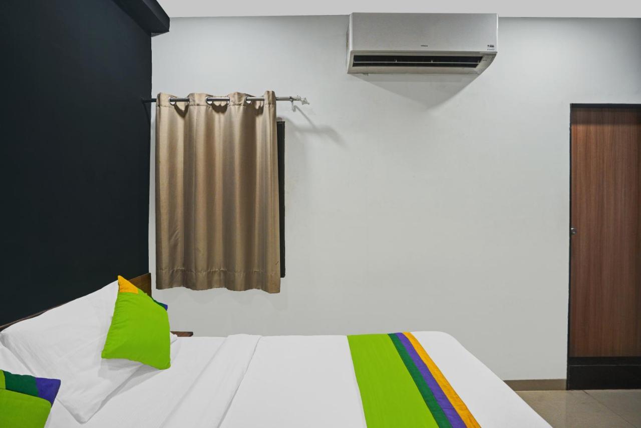 Treebo Wow, Surat Station Otel Dış mekan fotoğraf