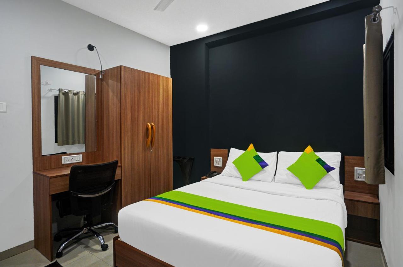Treebo Wow, Surat Station Otel Dış mekan fotoğraf