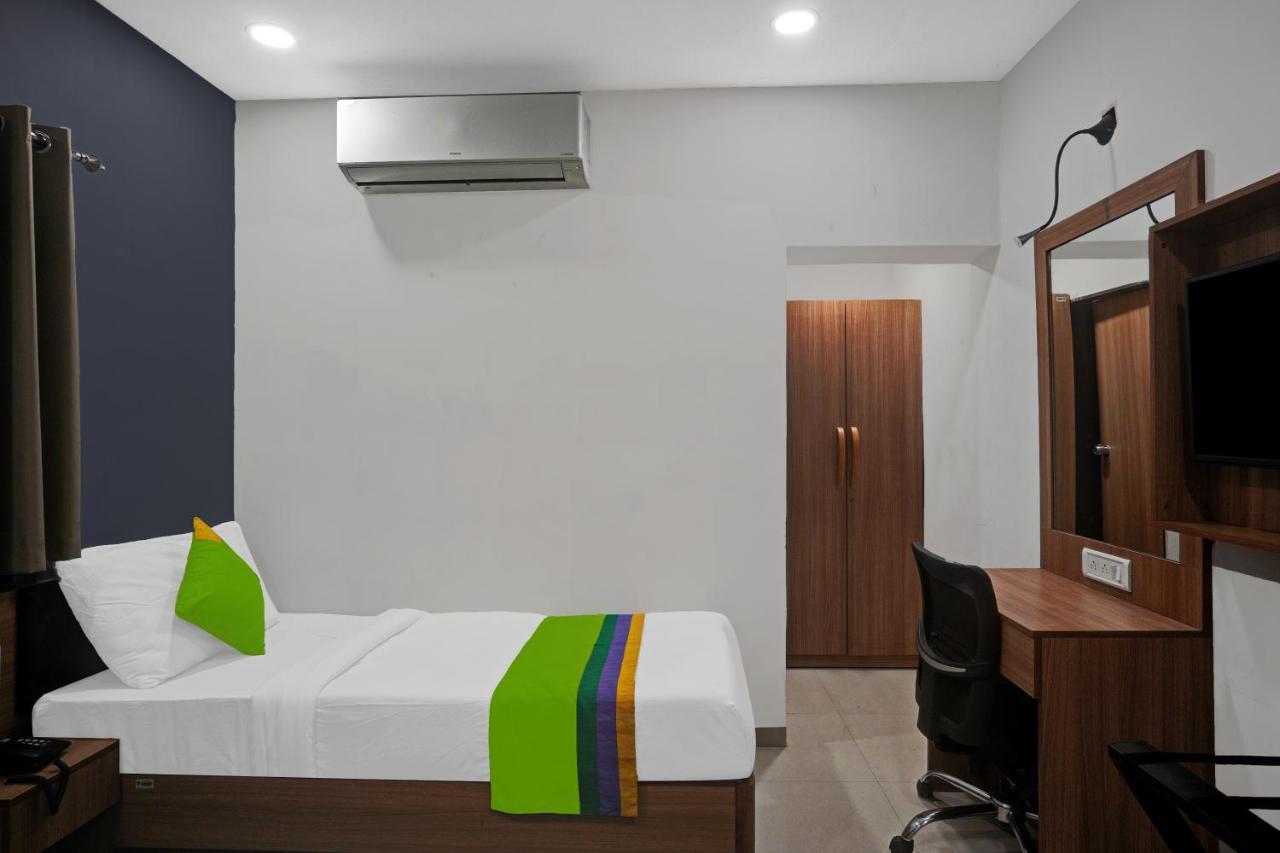 Treebo Wow, Surat Station Otel Dış mekan fotoğraf