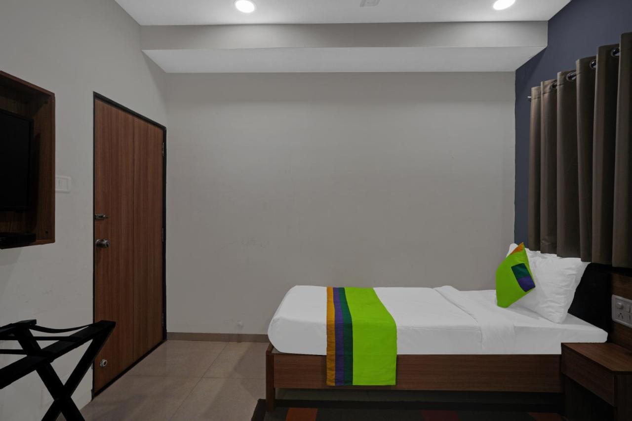 Treebo Wow, Surat Station Otel Dış mekan fotoğraf